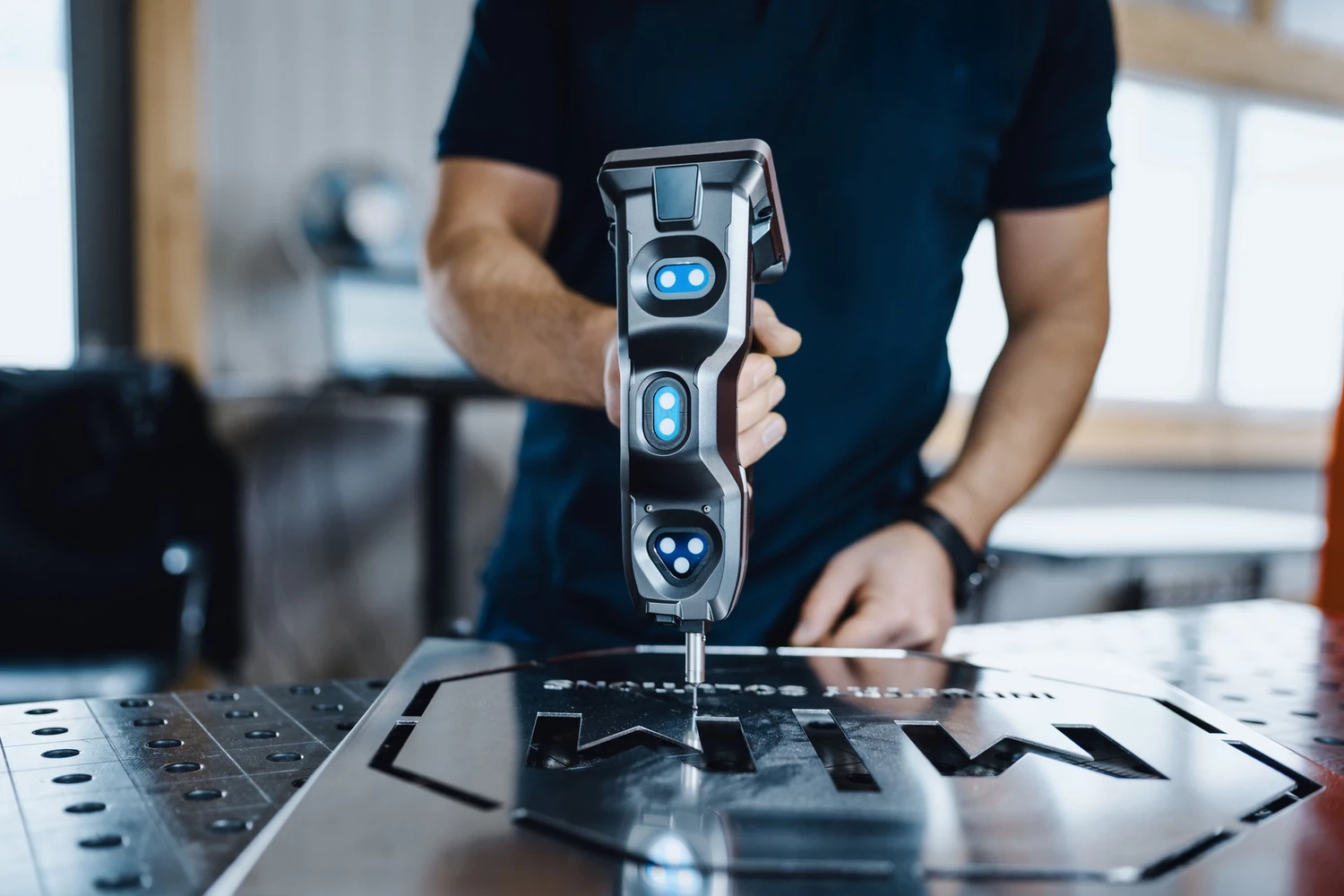 Phoenix Industy Solutions - Blechbearbeitung & Laserschweißen - Metallschneiden in Buchstaben